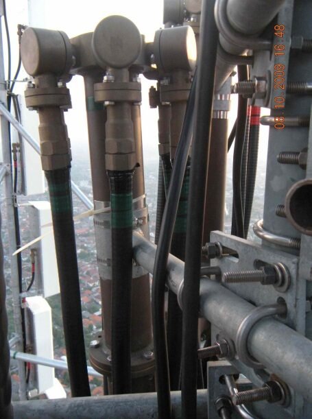 Instalasi kabel fedder dan antena tower MetroTV Jakarta